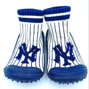 NY Yankees skidDERS Size 6/18mo